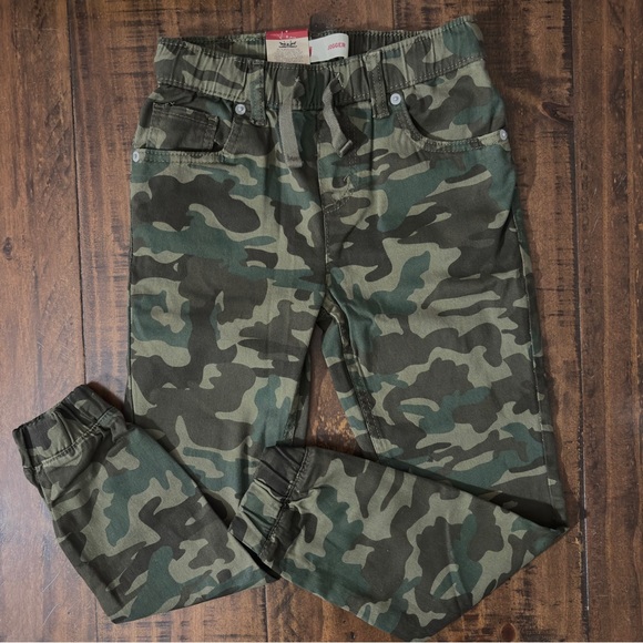 Levi's Youth New Camouflage Twill Joggers/Jeans Green Camo Size 8 - Picture 2 of 10